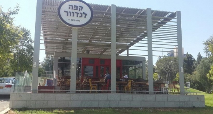 تنديد واسع بافتتاح مقهى على أرض مقبرة مأمن الله في القدس