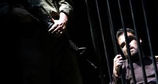 أسرى يعلقون إضرابهم عن الطعام