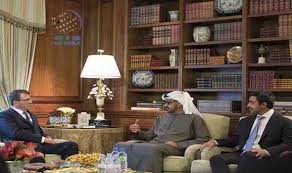 محمد بن زايد يلتقي كارتر لبحث علاقات التعاون بين البلدين