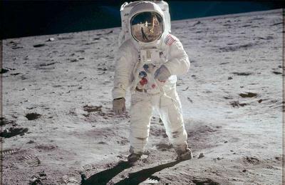 صاعق : ﻿هل خدعت أمريكا العالم عندما زعمت الوصول إلى القمر؟