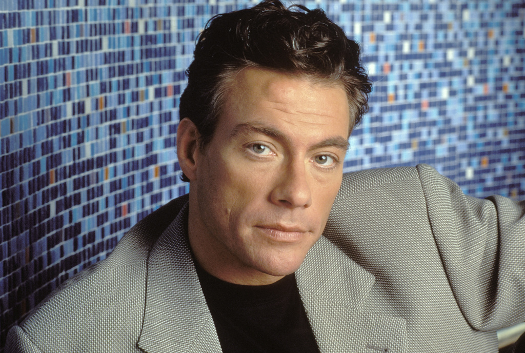 بالصور ... فان دام يصلي عند حائط البراق