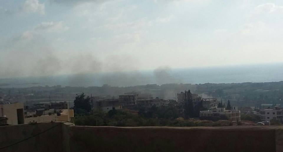 بالصور : ماذا يدور في مخيم عين الحلوة .. محاولة إغتيال لقائد الأمن الوطني وقتيل ونزوح للسكان