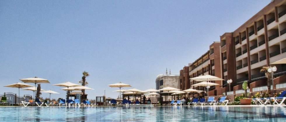 بالصور والفيديو : منتجع وشاليهات فاخر يزين شاطئ بحر مدينة غزة