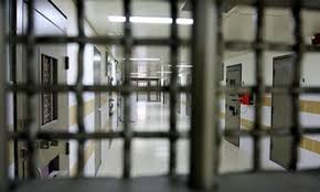 إسرائيل تصادق على شراء منظومة تكنولوجية لحجب إرسال الهواتف داخل السجون