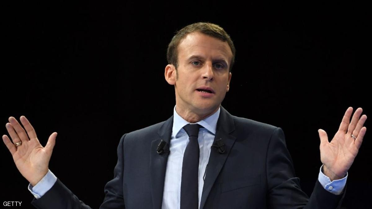 فرنسا.. ماكرون يلعب ورقته الأخيرة بلقاء قيادي إسلامي