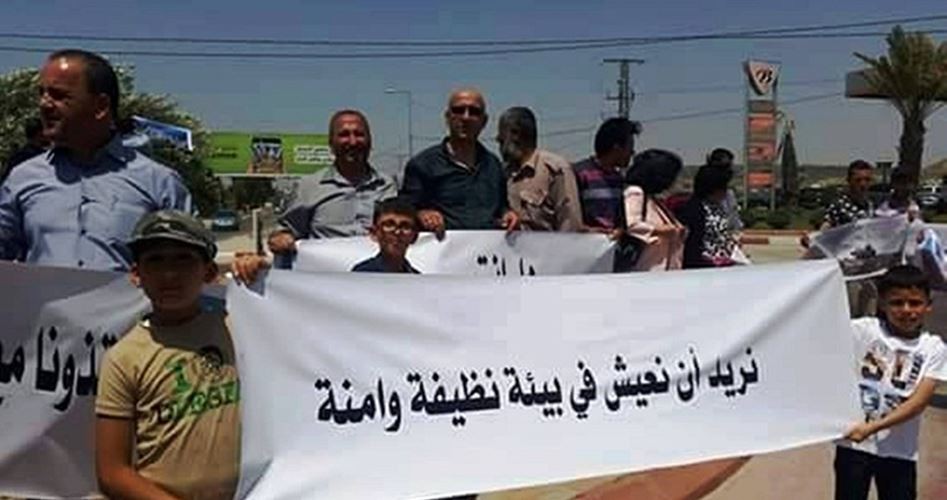 لعدم تلقيهم رواتبهم