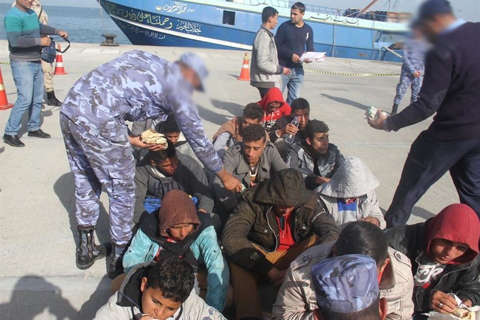 ضبط أقراص مخدرة وسجائر مسرطنة و"43" مهاجراً غير شرعياً على الحدود المصرية