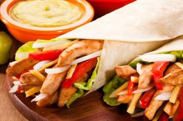 طريقة عمل فاهيتا الدجاج