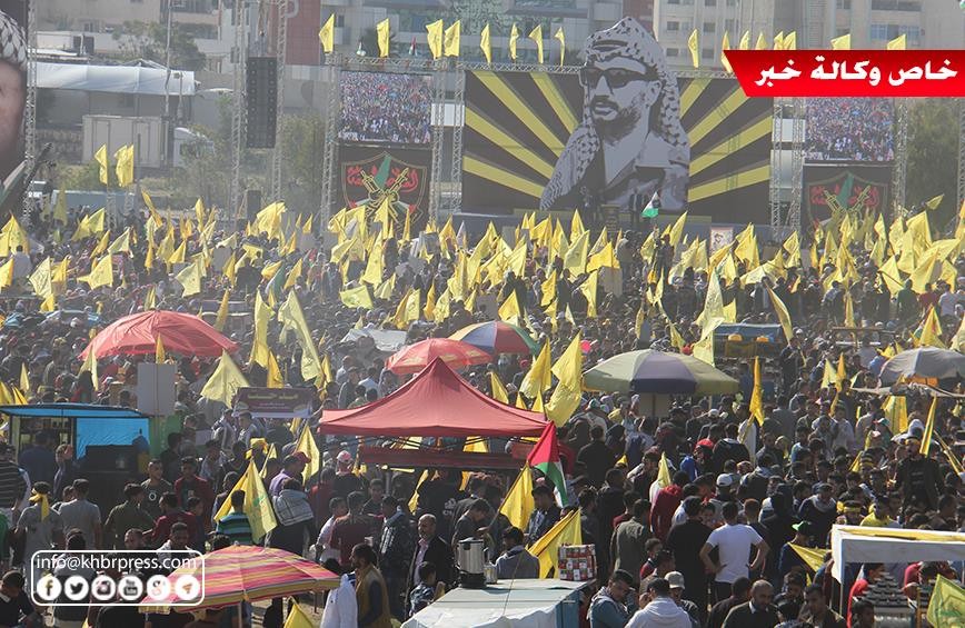 بالفيديو والصور: آلاف الفلسطينيين يُحيون ذكرى استشهاد ياسر عرفات بغزّة