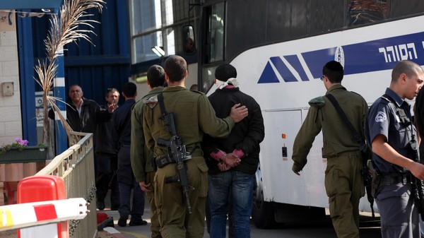 الاحتلال يصادق على تثبيت أوامر الاعتقال الإداري بحق أسرى