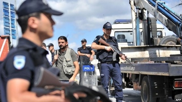 الشرطة التركية تداهم  هيئة الأبحاث العلمية وتعتقل باحثين