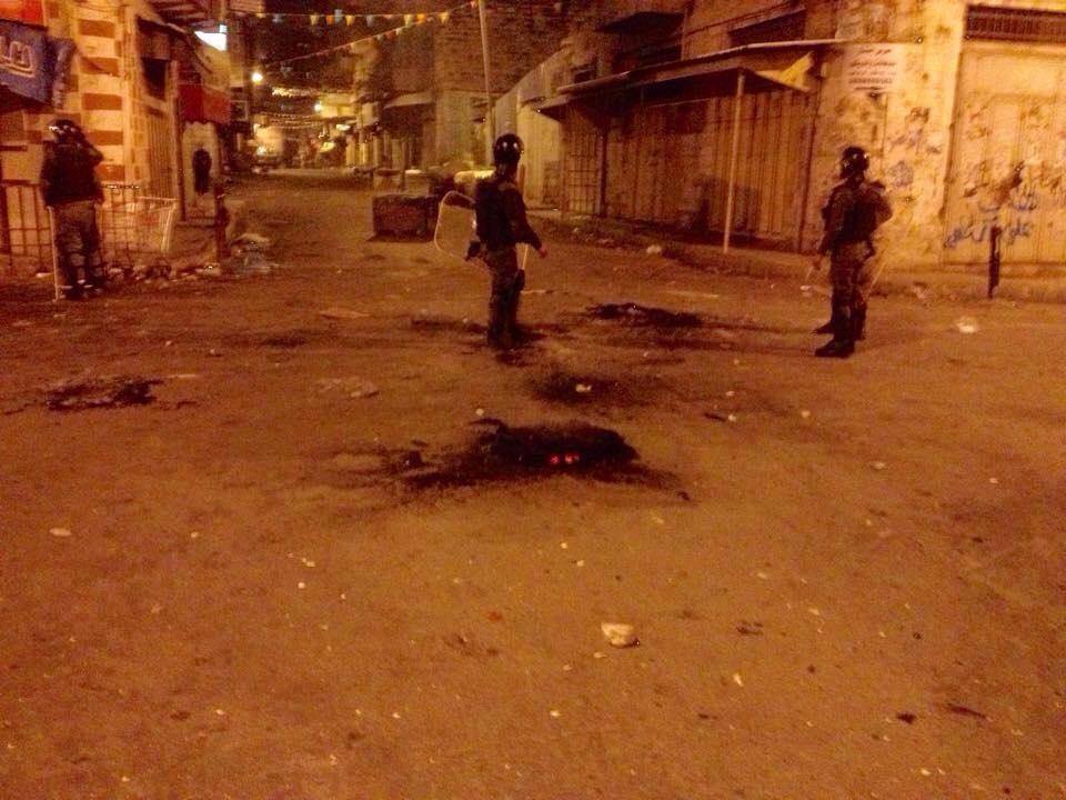 أزمة بلاطة  .. مواجهات ليلية بين عناصر الأمن وشبان المخيم