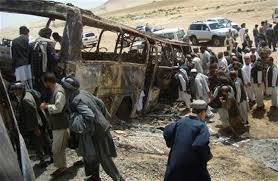 مقتل 35 شخصاً في أفغانستان جراء اصطدام حافلة بصهريج وقود