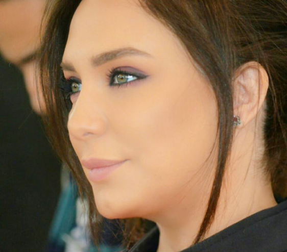 صورة: سلاف فواخرجي تفتح باب التساؤلات بصورة نشرتها على مواقع التواصل الاجتماعي!