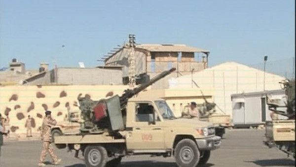 الجيش الليبي يحرر 21 مصريا احتجزتهم مجموعات متطرفة