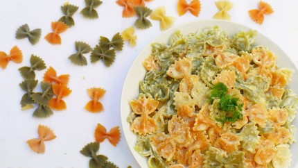 معكرونة بالكريمة والجبنة