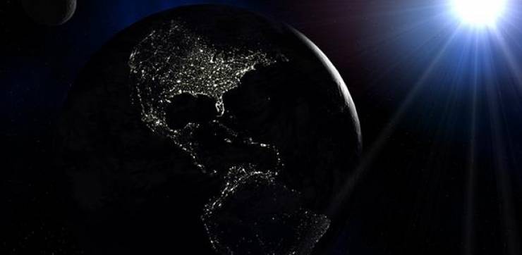 "علماء الفلك" يكشفون حقيقة تعرض الأرض لظلام 3 أيام الشهر الحالي