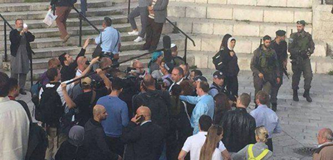 بالصور والفيديو .. ليبرمان يقتحم المسجد الاقصى تحت حراسة مشددة