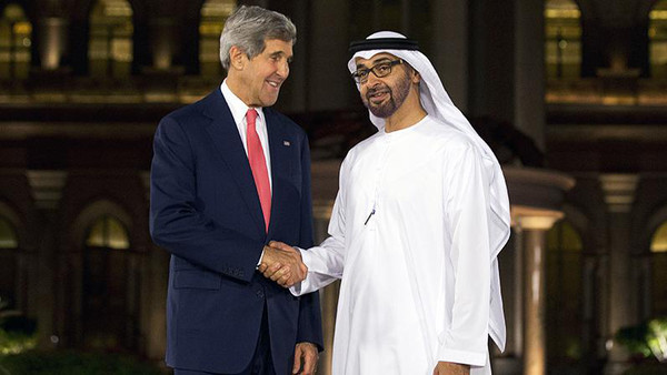 محمد بن زايد يستقبل كيري لبحث القضايا الإقليمية والدولية
