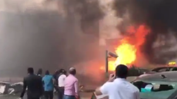 إصابة شخص إثر سقوط رافعة على شارع الشيخ زايد بدبي