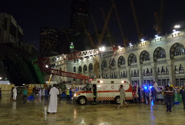 اثنين من الحجاج الأتراك بين ضحايا حادث سقوط رافعة في الحرم المكي