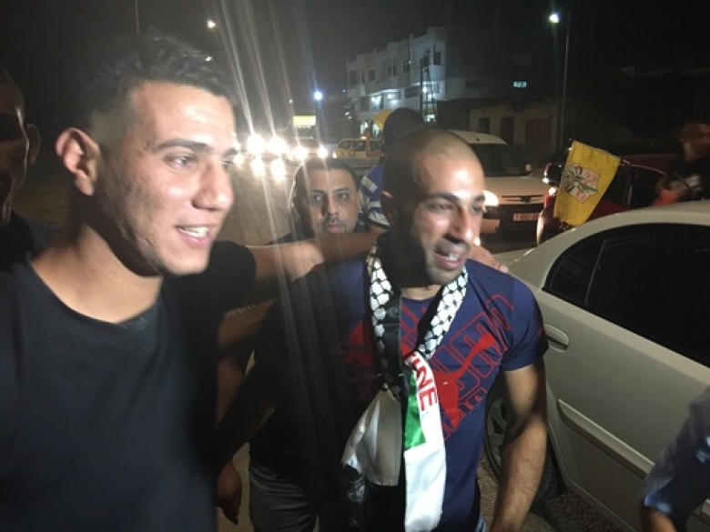 بالصور: سلطات الاحتلال تفرج عن أسير من طولكرم