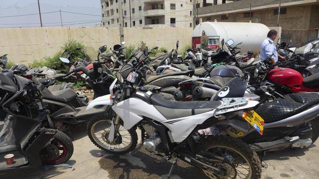 الشرطة تضبط دراجات نارية غير قانونية في جنين