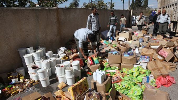 إحالة تاجر للنيابة على خلفية الاتجار بمنتجات المستوطنات الإسرائيلية