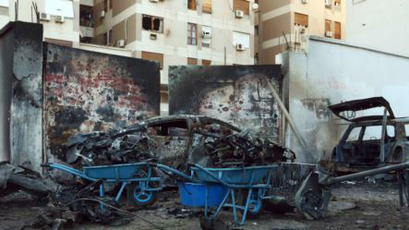 انفجار سيارة في سفارة مدريد في طرابلس بليبيا