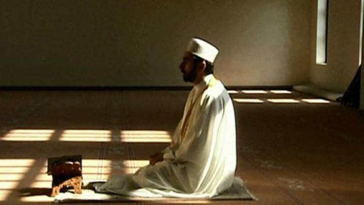 بالفيديو : ما الحكم فيمن صام رمضان وترك الصلاه؟