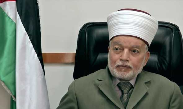 مفتي الديار يستنكر استهداف الاحتلال لعاملي المسجد الأقصى