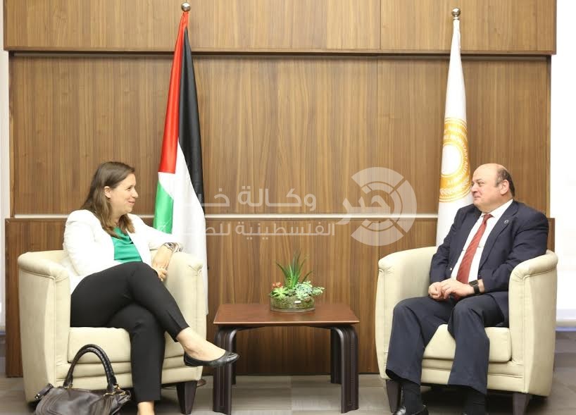 بالصور: الشوا يلتقي مع مديرة البنك الأوروبي في مكتبه برام الله