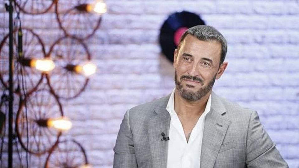 شاهدوا "كاظم الساهر" يكشف الأسباب التي دفعته لتغيير لقبه عبر تسجيل صوتي!