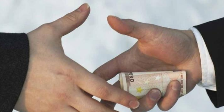 حكم الرشوة للحصول على وظيفة
