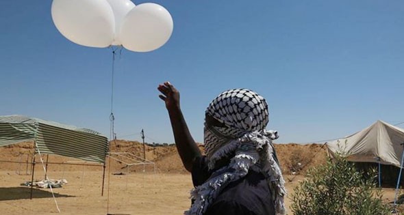 بالونات حارقة في أجواء غلاف غزة