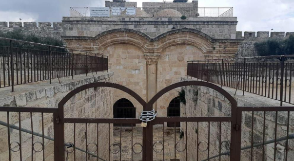 الاحتلال يزيل السلاسل الحديدية من باب الرحمة بالأقصى