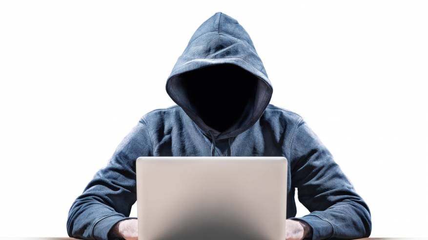 الإنتربول يلقي القبض على مغربي لابتزازه مواطن فلسطيني عبر "الفيسبوك"