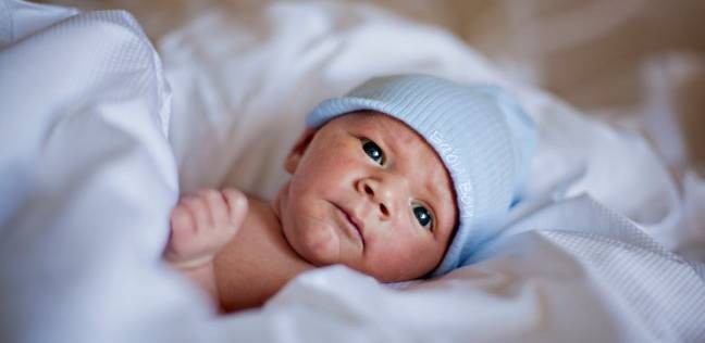 شاهدوا:  أصغر "رضيع" في العالم يحقق "المعجزة" ويغادر المستشفى