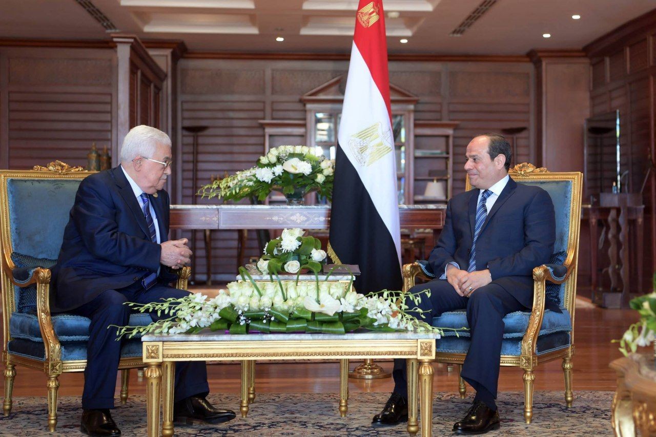 الرئيس يلتقي نظيره المصري على هامش القمة العربية الأوروبية