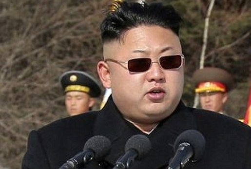 صورة: زعيم كوريا الشمالية يوقف "القطار" لأجل "سيجارة"