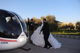 بالفيديو والصور: أردني يزف "عروسه" بهليكوبتر