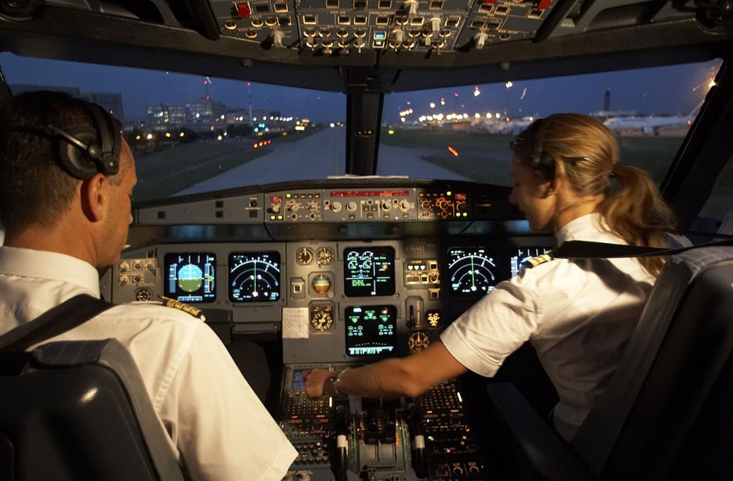 بالفيديو: طيار ينتحر بطريقة "غريبة" جراء شجار مع زوجته