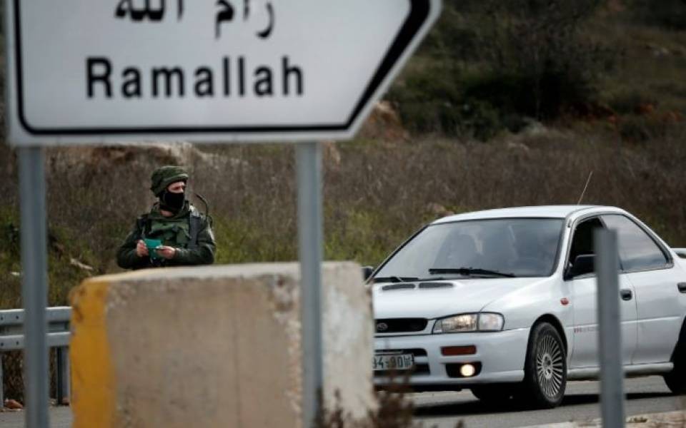 الاحتلال يغلق حاجز بيت إيل أمام الخارجين