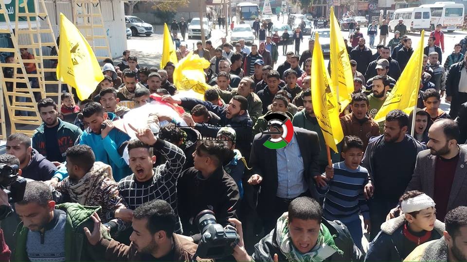 بالفيديو والصور: جماهير غفيرة تُشيّع جثمان الشهيد عرفات في رفح