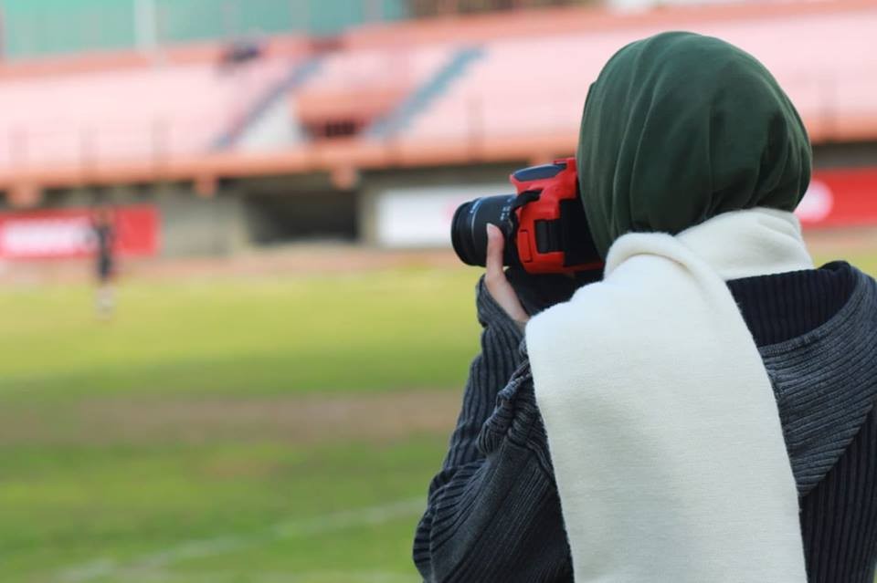 شاهد: أصغر صحفية رياضية في غزّة تمارس هوايتها وتطمح بالوصول إلى العالمية