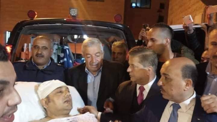 بالصور: وصول أبو سيف لمجمع فلسطين الطبي لتلقي العلاج