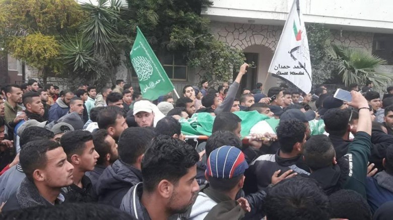 بالصور: جماهير غفيرة تشيع جثمان الشهيد حبيب المصري شمال القطاع
