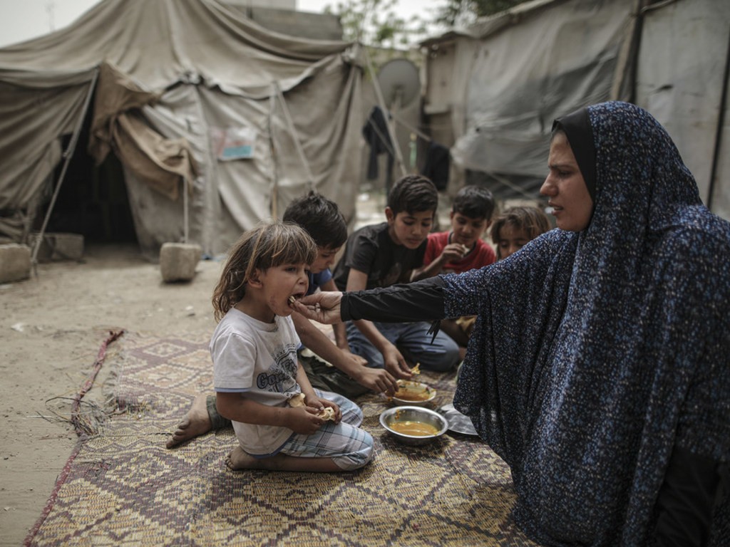 تقرير أممي: 333 مليون طفل في العالم يعانون من الفقر المدقع