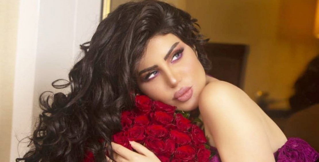 بالفيديو: "حليمة بولند" تثير اشمئزاز النشطاء بطريقة تقشير "الجراد"!