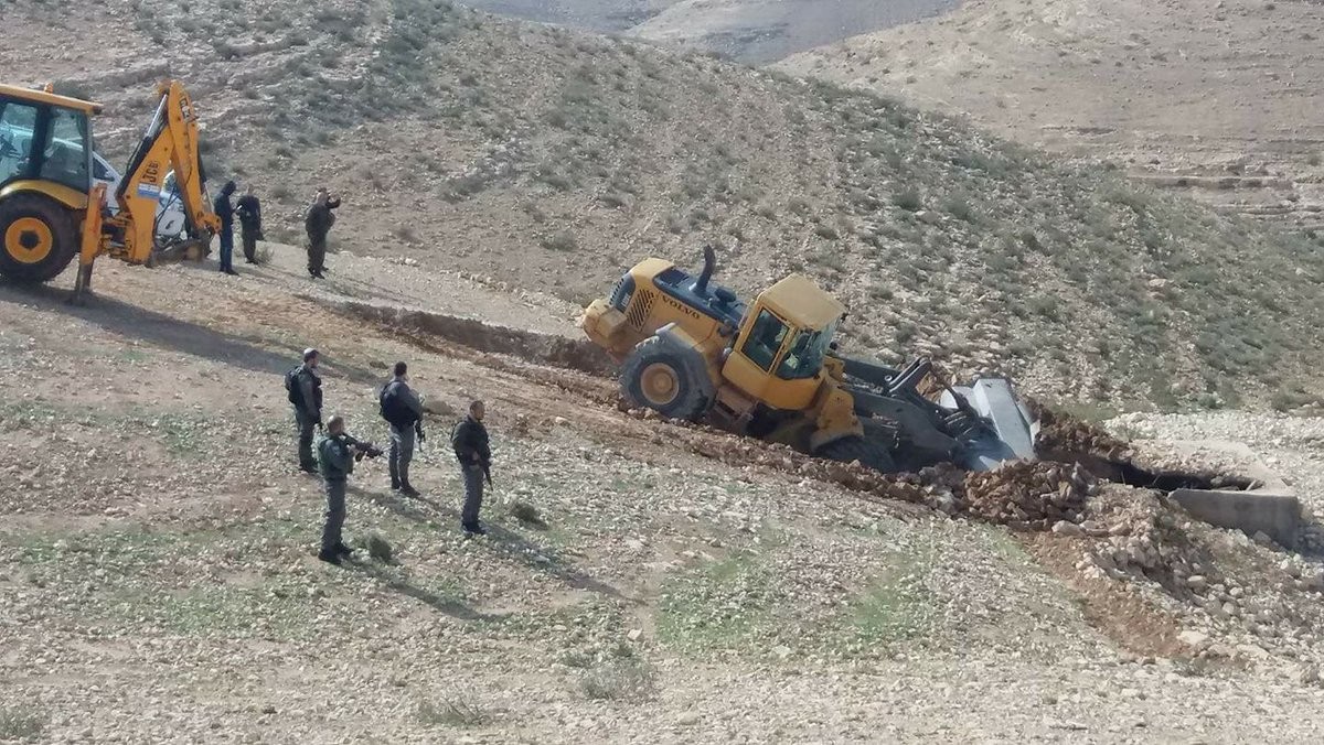 الاحتلال يهدم غرف زراعية وسلاسل حجرية ويردم بئر مياه في رام الله وقلقيلية
